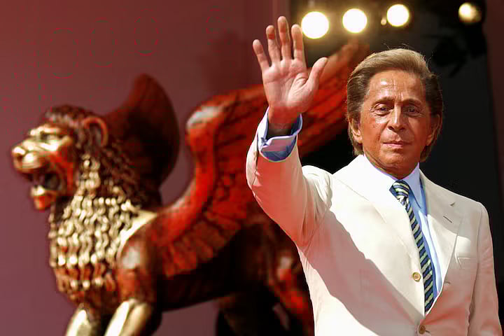 Italian fashion designer Valentino Garavani waves as he arrives for the premiere of the movie "Valentino: The Last Emperor" by US director Matt Tyrnauer in Venice 28 August, 2008. "Valentino: The Last Emperor" movie by US director Matt Tyrnauer is shown out of competition at the Venice Film Festival.