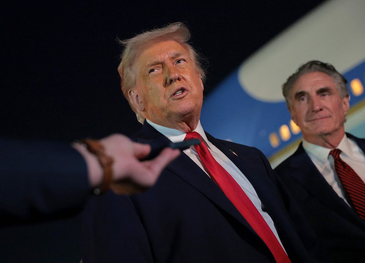 US President Donald Trump (L) talks with reporters as U.S. Secretary of the Interior Doug Burgum (R) looks on at Palm Beach International Airport on 19 January, 2026 in West Palm Beach, Florida.