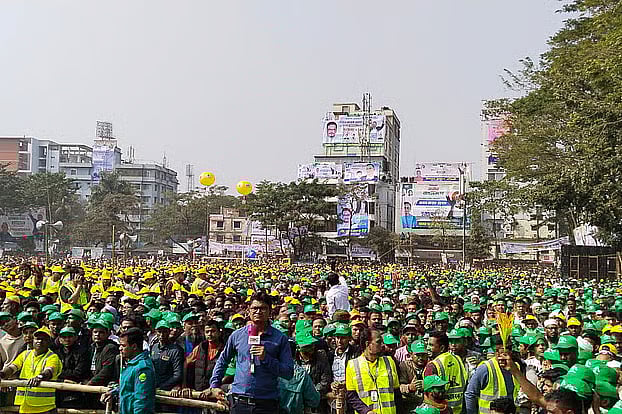 Leaders and activists of Bangladesh Nationalist Party (BNP) have begun joining the party’s first election rally at Alia Madrasah grounds in Sylhet city, arriving in separate processions