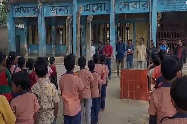 The video shows Mashrafi Bin Mokaddes, joint convener of the upazila Chhatra Dal, asked the students to stand in the field and chant slogans supporting dhaner shish.