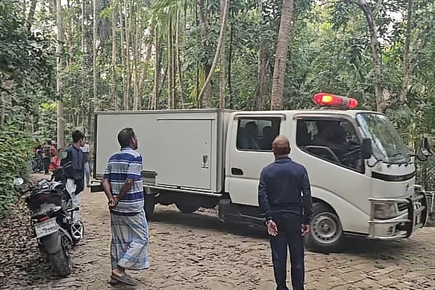 The bodies of a mother and son are being transported to Jashore Prison in an ambulance to be shown to her imprisoned husband. This photo was taken in the village of Sabekdanga, Bagerhat Sadar Upazila on Saturday afternoon.