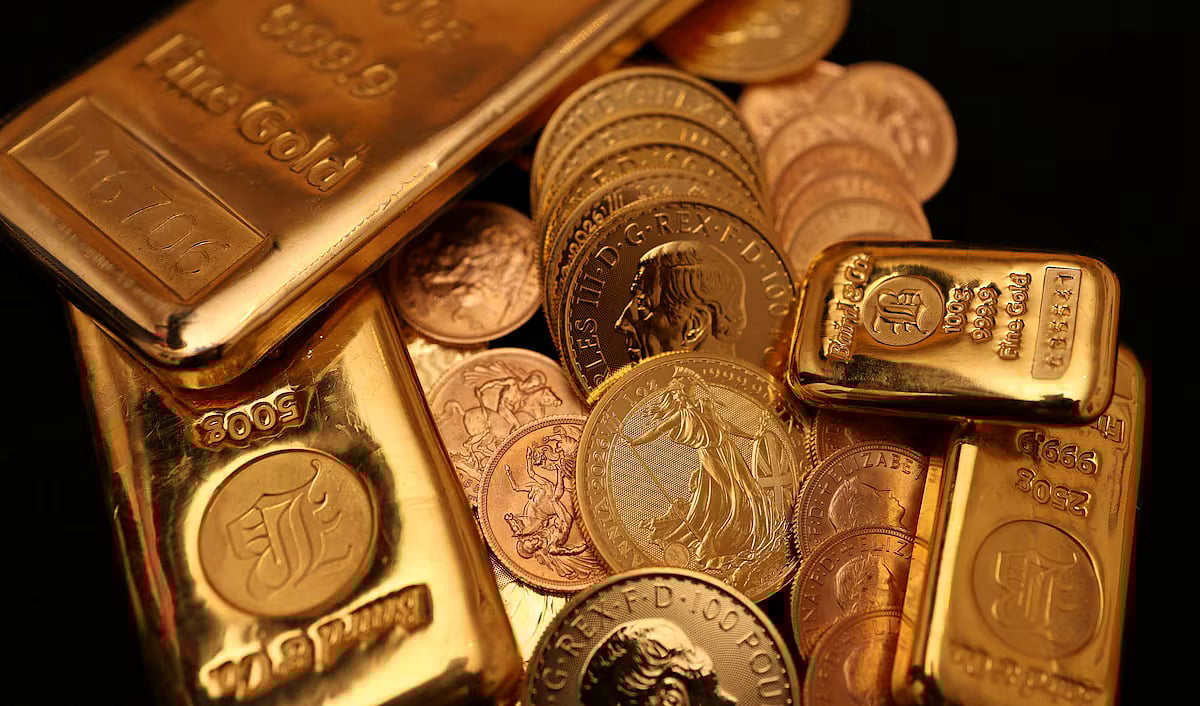 UK gold bars and gold Sovereign coins are displayed at Baird & Co in Hatton Garden in London, Britain, 8 October, 2025.