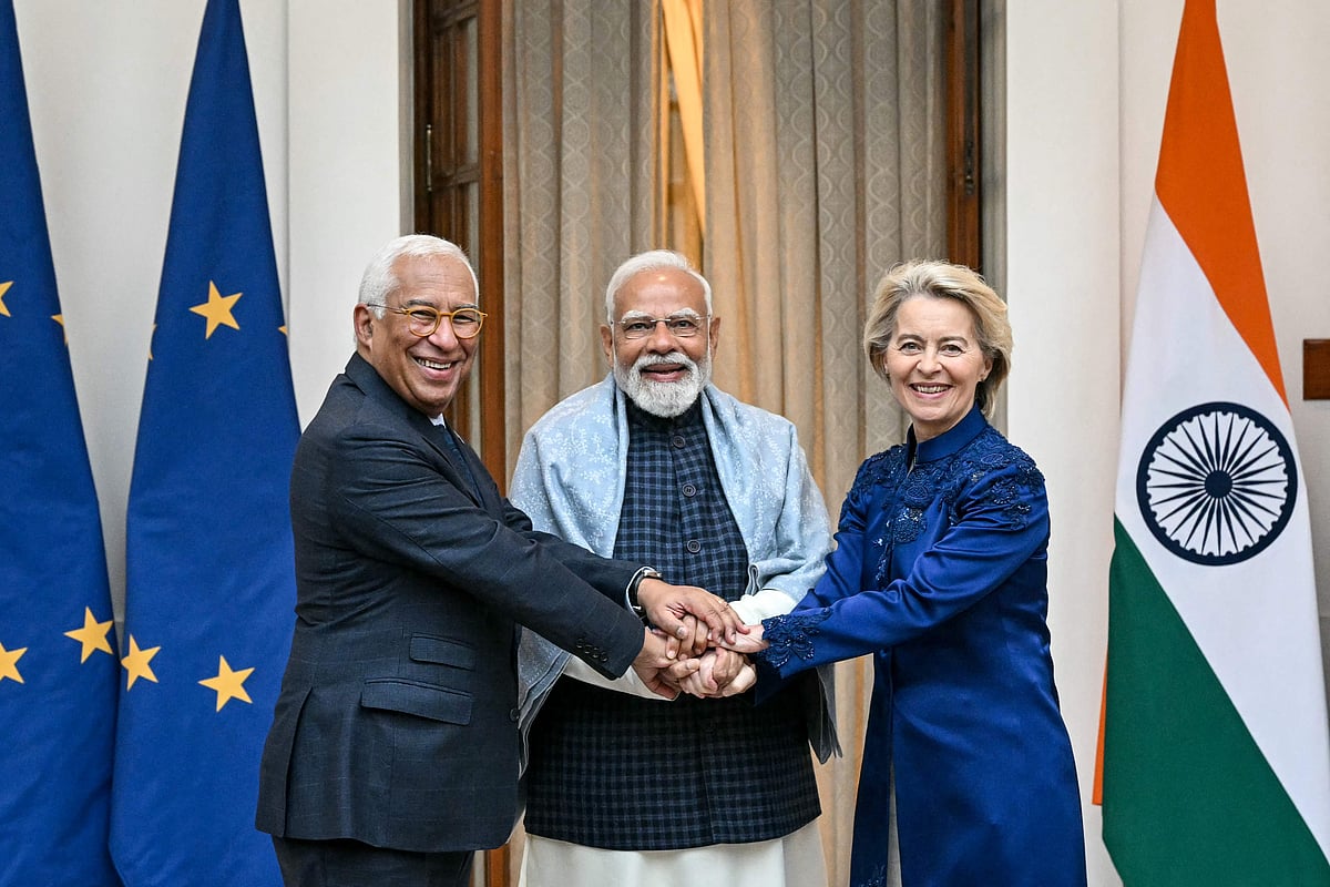 India’s Prime Minister Narendra Modi (C) poses for a photograph with European Commission President Ursula von der Leyen (R) and European Council President Antonio Costa before their meeting at the Hyderabad House in New Delhi on 27 January, 2026