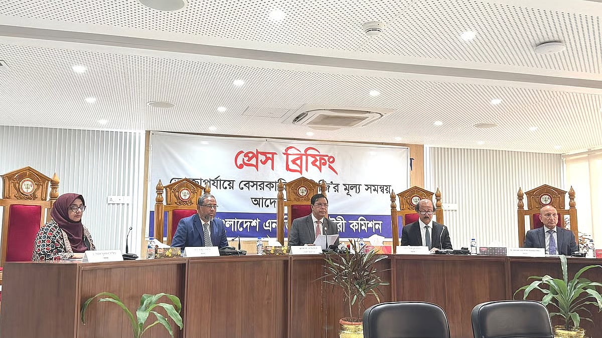 Bangladesh Energy Regulatory Commission chairman Jalal Ahmed announces the new price of LPG at a press conference on 2 February 2026