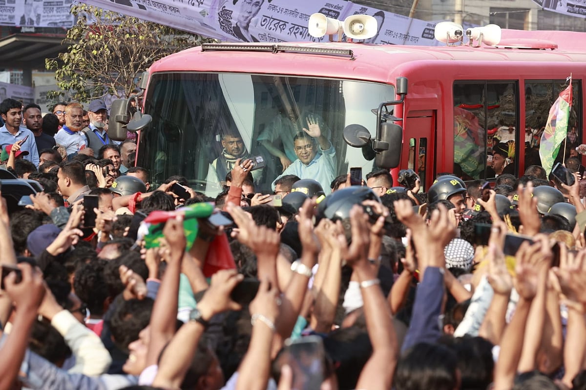 People's support is a leader's strength, flattery is a leader's downfall.