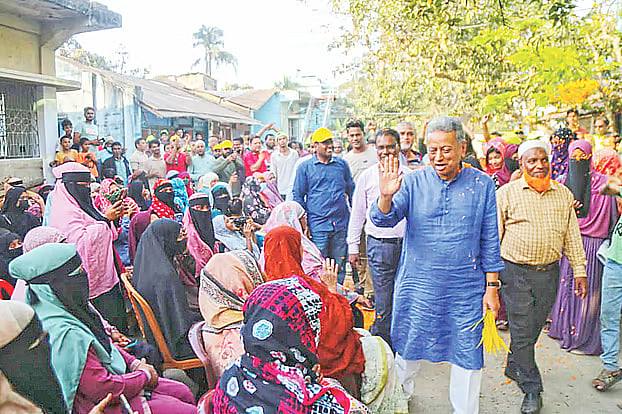 BNP candidate Amir Khasru Mahmud Chowdhury during election campaigning in the Chattogram–11 constituency, yesterday at Nazirpara in South Patenga.