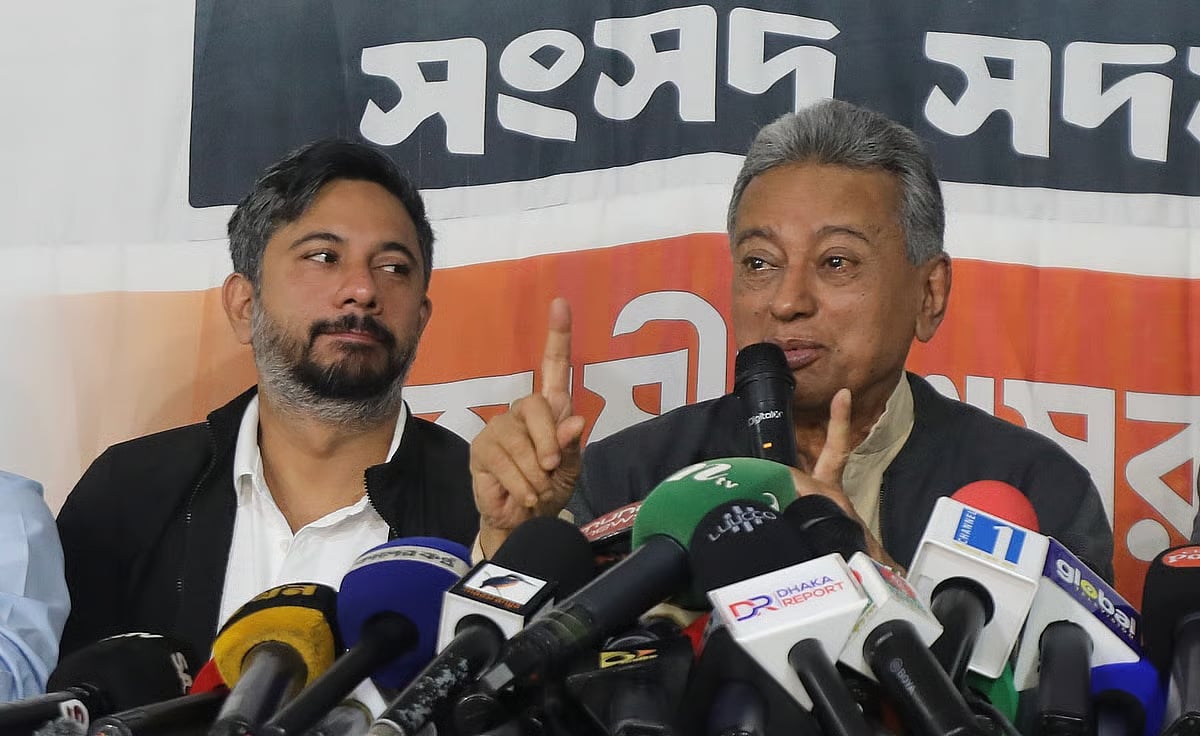 BNP standing committee member and Chattogram-11 (Bandar–Patenga) constituency candidate Amir Khasru Mahmud Chowdhury addresses a press conference at his home on Monday