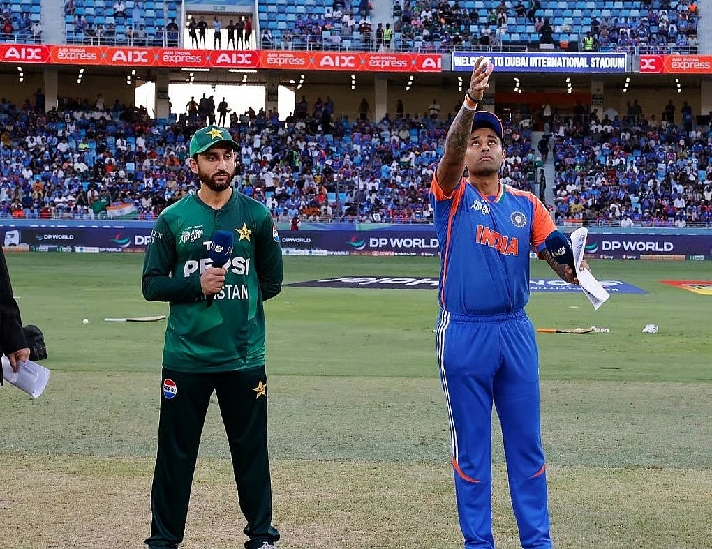 Captains of India and Pakistan teams during toss