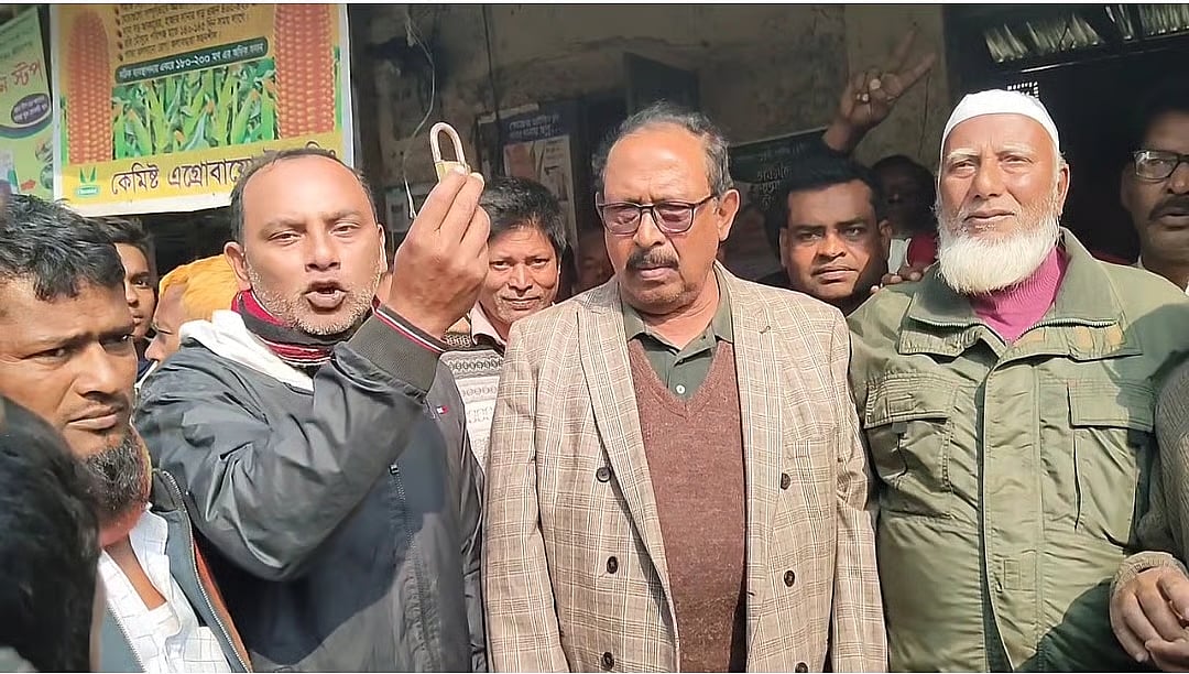 The Chaklahat union office of the Awami League, whose activities have been banned, was reopened in the presence of Panchagarh Sadar upazila BNP president Abu Daud Pradhan