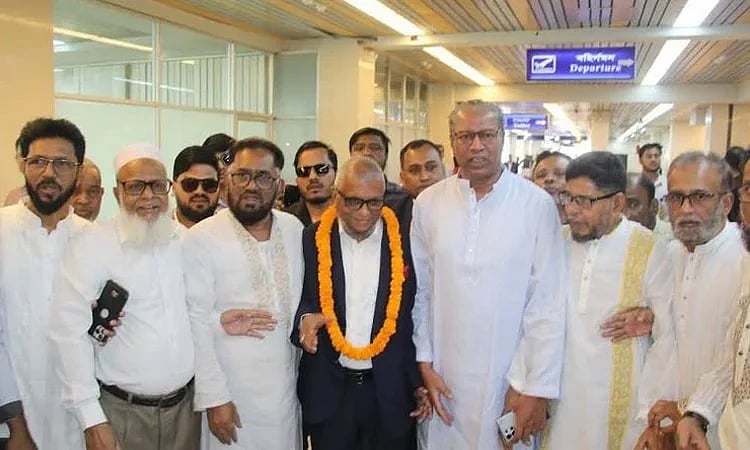 Minister Ariful Haque Chowdhury thanks constituents, pledges service during reception at MAG Osmani International Airport.