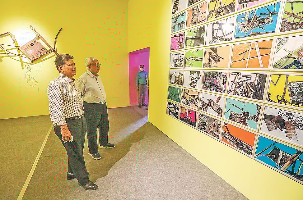 Former advisers to the caretaker government Hossain Zillur Rahman (left) and Major General (retd) Golam Kader visit the art exhibition ‘Alo’ at the torched building of Prothom Alo on 19 February 2026.