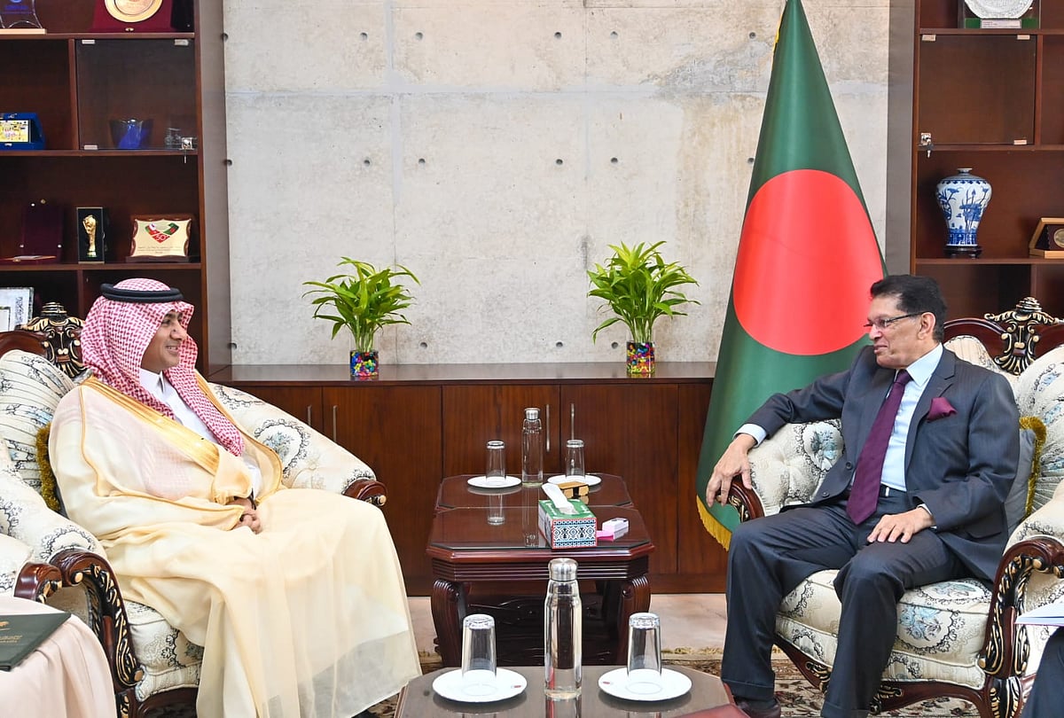Saudi ambassador calls on foreign minister
