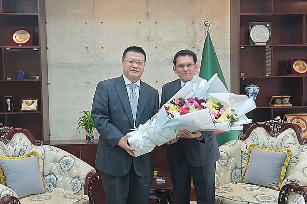 China’s Ambassador to Bangladesh, Yao Wen, makes a courtesy call on Foreign Minister Khalilur Rahman at the Ministry of Foreign Affairs on Sunday afternoon.