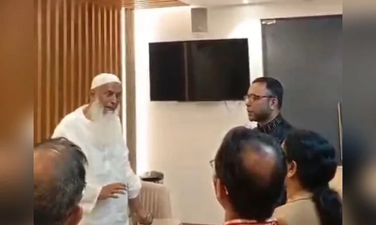 Religious Affairs Minister Kazi Shah Mofazzal Hossain Kaikobad met passengers stranded at Hazrat Shahjalal International Airport due to escalating tensions in Middle East