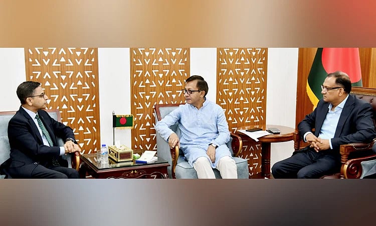 Indian High Commissioner to Bangladesh Pranay Verma met with Commerce Minister Khandaker Abdul Muktadir at the Ministry of Commerce