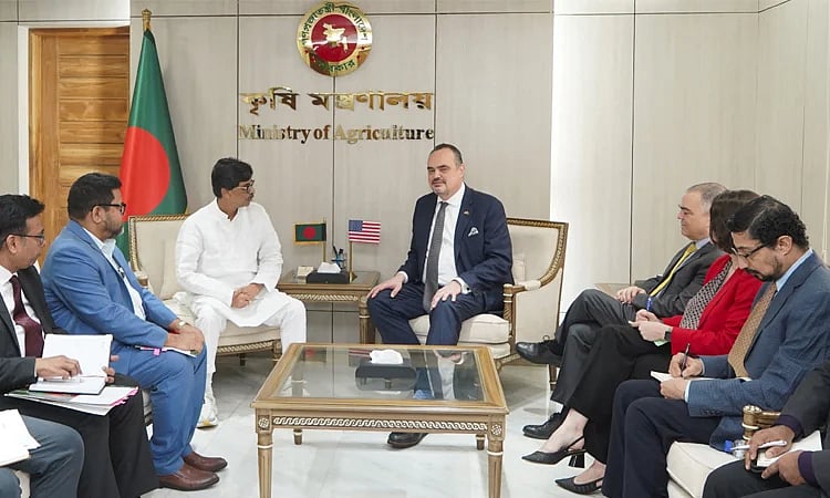 US ambassador in Dhaka Brent T Christensen on 2 March paid a courtesy call on Agriculture, Food, Fisheries and Livestock Minister Mohammad Amin Ur Rashid at Bangladesh secretariat office.