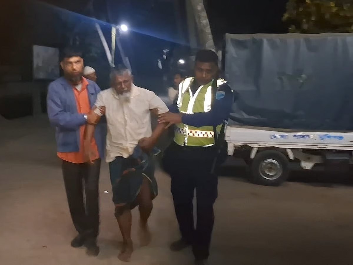 The injured were brought to the hospital under police protection. The photo was taken at around 12:00 am on Sunday.