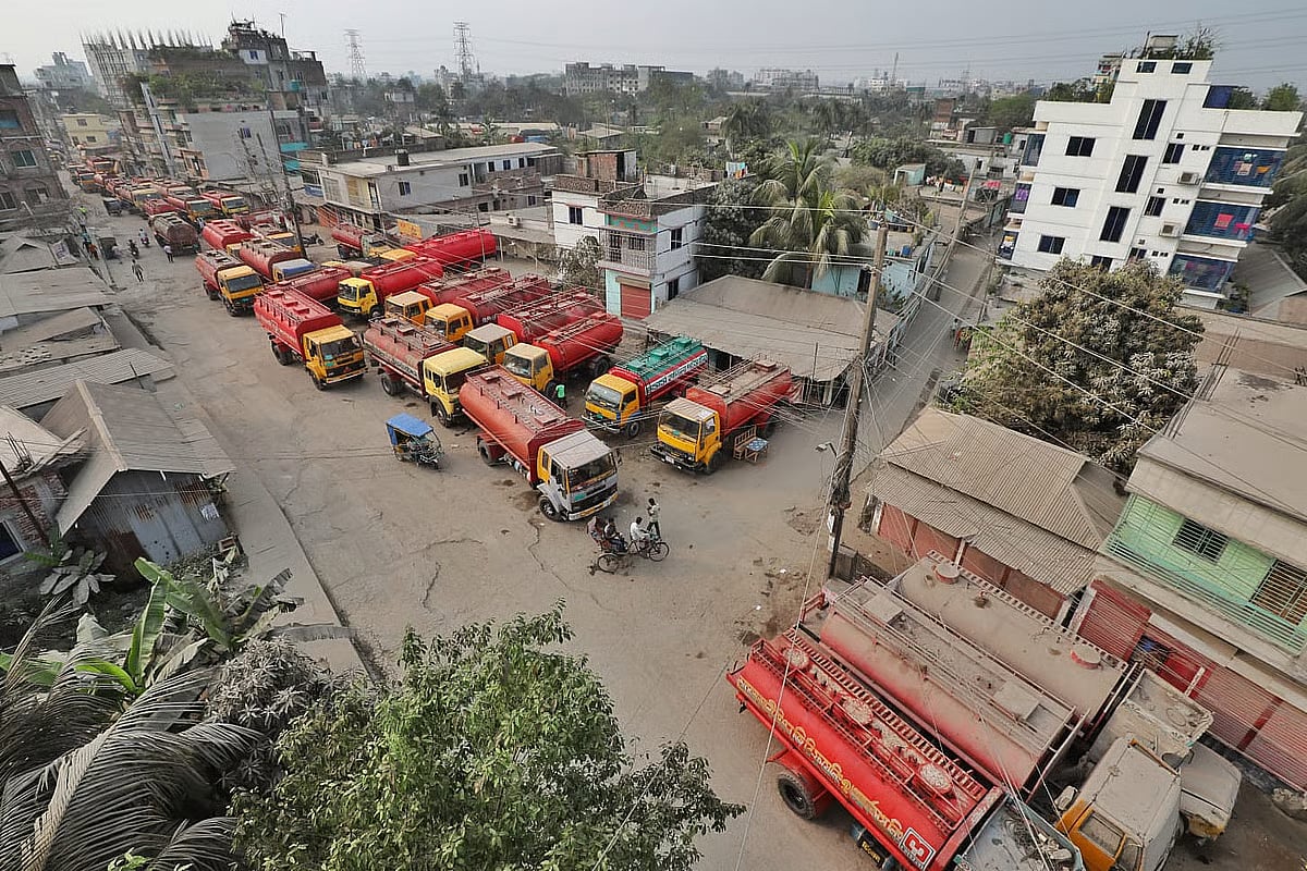 Hundreds of trucks have been seen lined up outside fuel depots in Narayanganj amid market instability caused by the ongoing Middle East crisis on Monday (9 March).