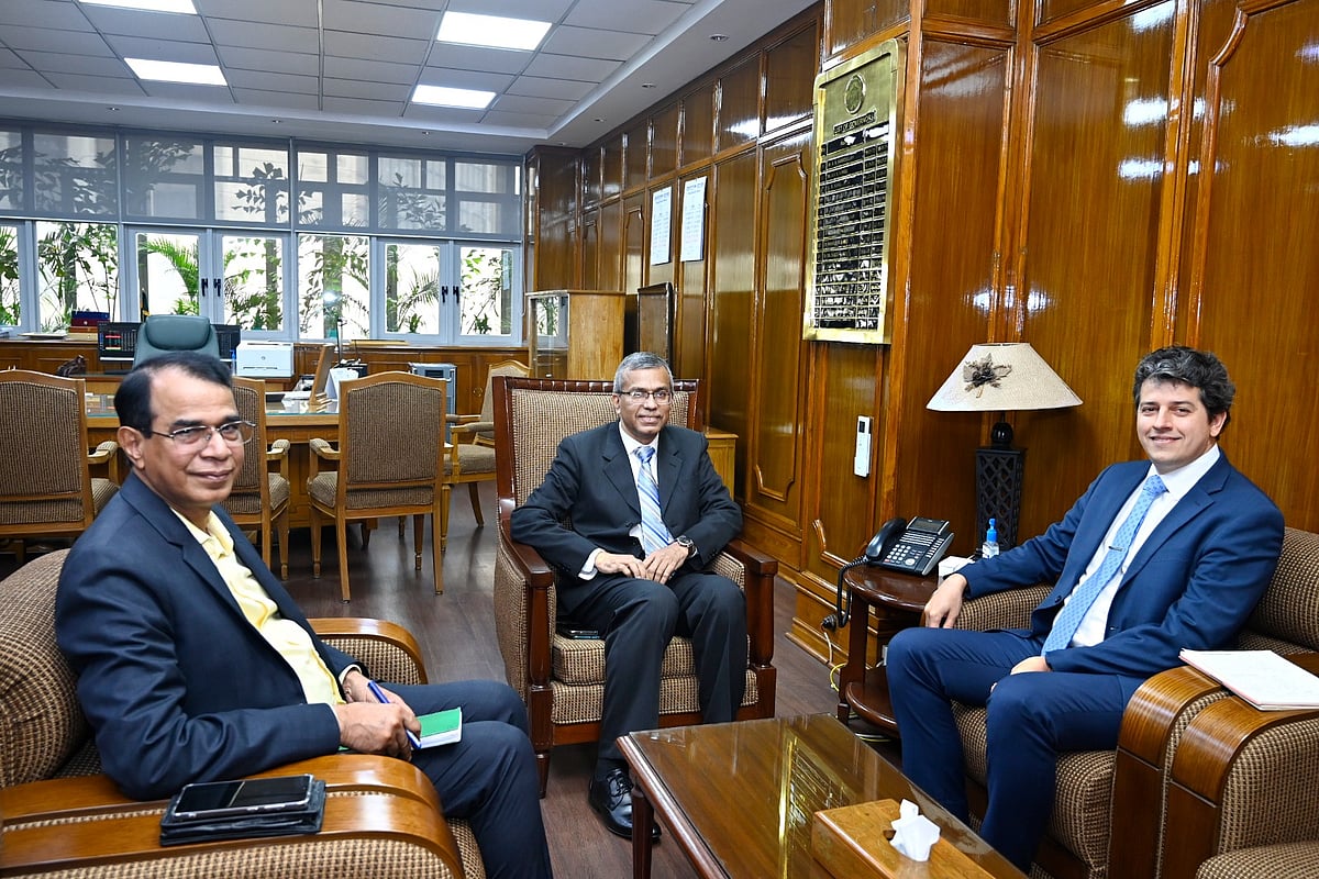 Maxym Kryshko makes a courtesy call on the Governor of Bangladesh Bank (BB) at the central bank headquarters today, Thursday.