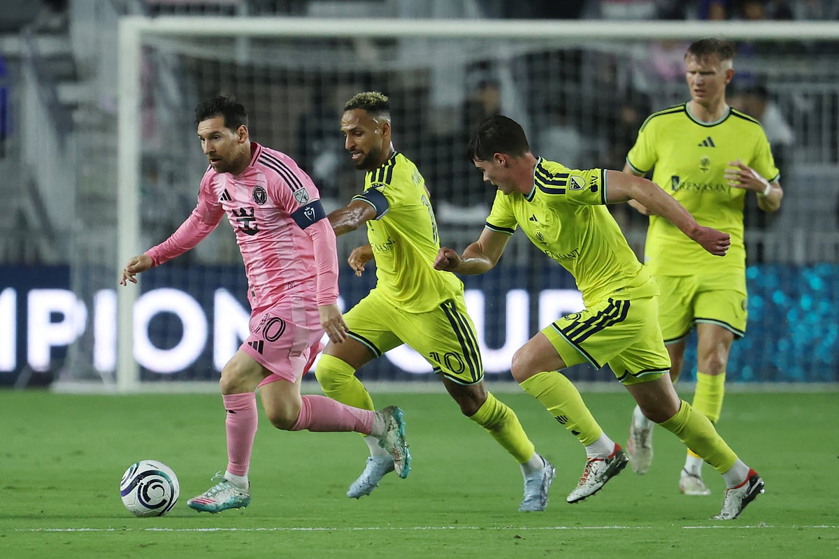 Lionel Messi #10 of Inter Miami CF runs with the ball during the CONCACAF Champions Cup Round of 16 Second Leg match between Inter Miami CF and Nashville SC at Chase Stadium on 18 March 2026 in Fort Lauderdale, Florida