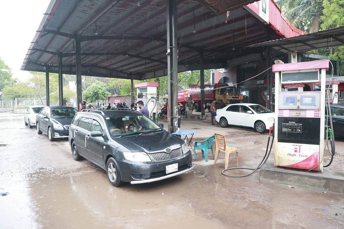 No long queues are seen at filling stations in Dhaka. The photo is taken from a filling station at Asad Gate, Dhaka on 20 March 2026