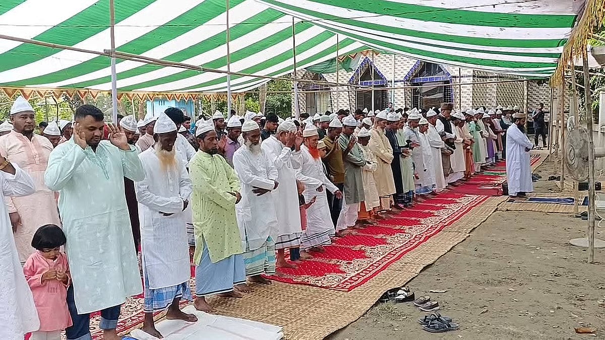People are saying their eid prayers in Matlab upazila of Chandpur on 20 March 2026 in line with Saudi Arabia