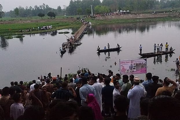 A floating bridge in the Brahmaputra River collapsed in Dewanganj upazila of Jamalpur. The photo was taken on Saturday afternoon in front of Dewanganj Police Station.