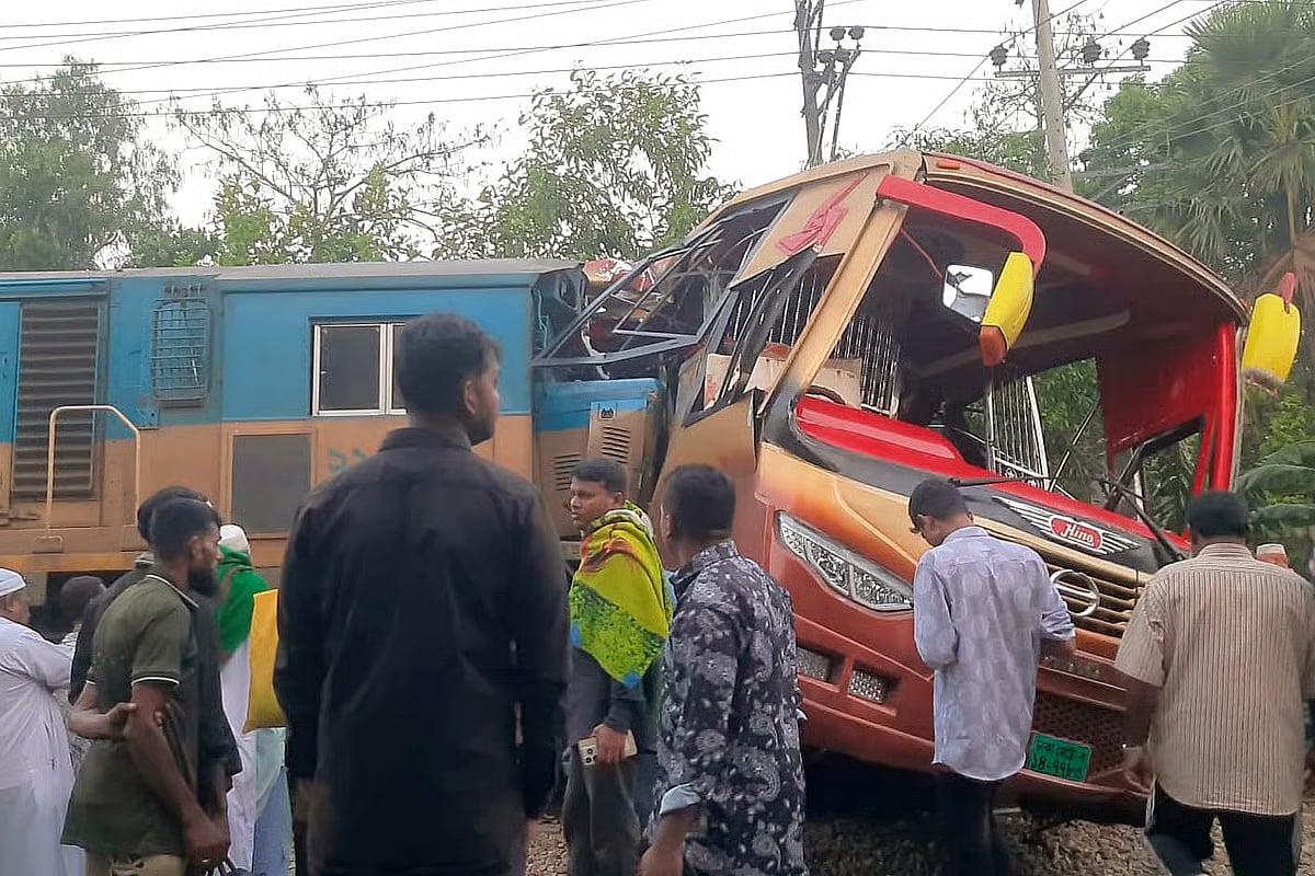 The Dhaka-bound Dhaka mail train from Chattogram hit the Mamun Special Paribahan’s Lakshmipur-bound bus from Chuadanga