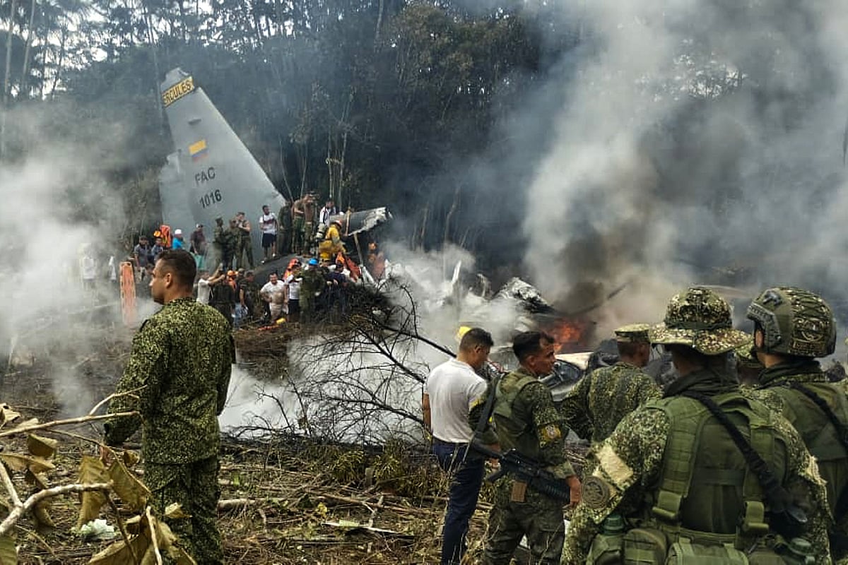 This screen grab shows soldiers and rescuers near an Air Force Hercules emitting thick smoke after the aircraft crashed during takeoff in Puerto Leguizamo, Colombia, near the southern border with Ecuador, on 23 March 2026