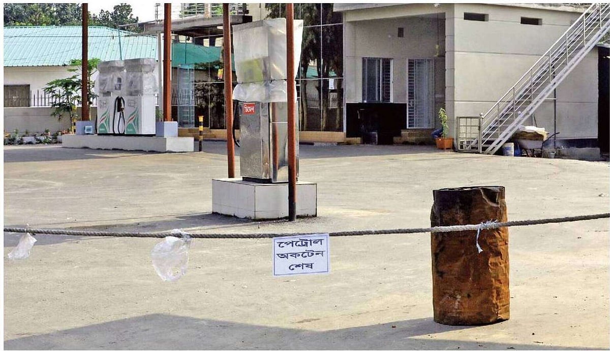 In various parts of the country, petrol and octane shortages have forced some filling stations to close. At certain stations, notices reading “Petrol/Octane Sold Out” are displayed. The photo is taken at Chhilimpur, a locality in Shahjahanpur Upazila of Bogura in the afternoon of 23 March 2026