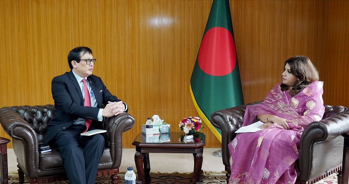 Singapore’s Chargé d’Affaires Mitchel Lee called on State Minister for Foreign Affairs Shama Obaed Islam at the foreign ministry on 25 March.