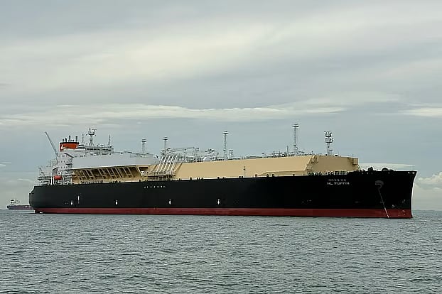 The HL Puffin tanker carrying LNG from Australia is now at Kutubdia.