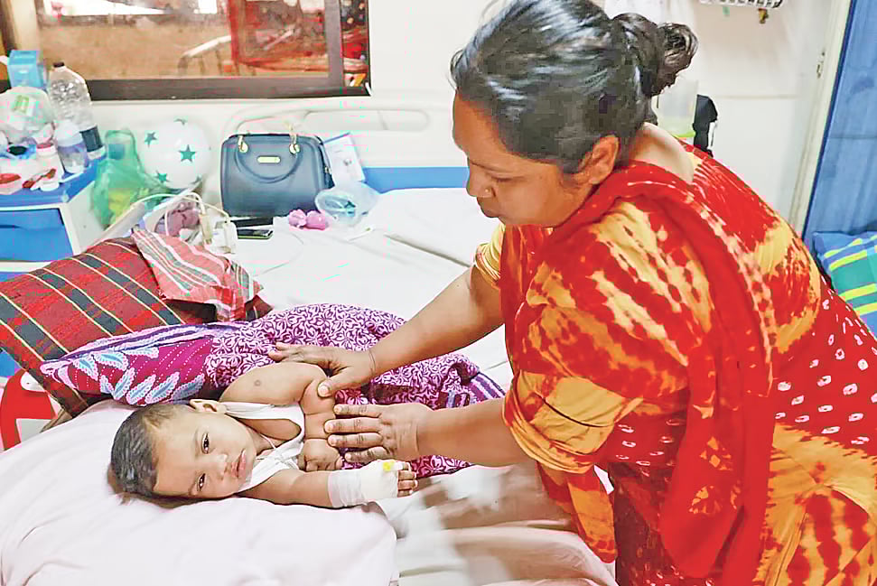 Imtiaz Akand, a 9-month-old measles patient from Demra, was admitted to a hospital in Mohakhali on 26 March. The child's mother at the hospital's bedside on Saturday.
