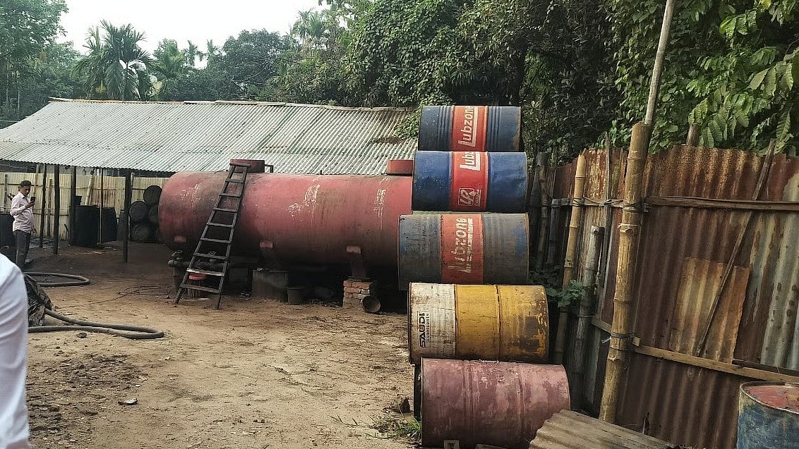 Local authorities seize illegally stored 25,000 litres of fuel oil at a depot in the CDA residential area of Salimpur Union in Sitakunda, Chattogram during an operation on 30 March 2026.