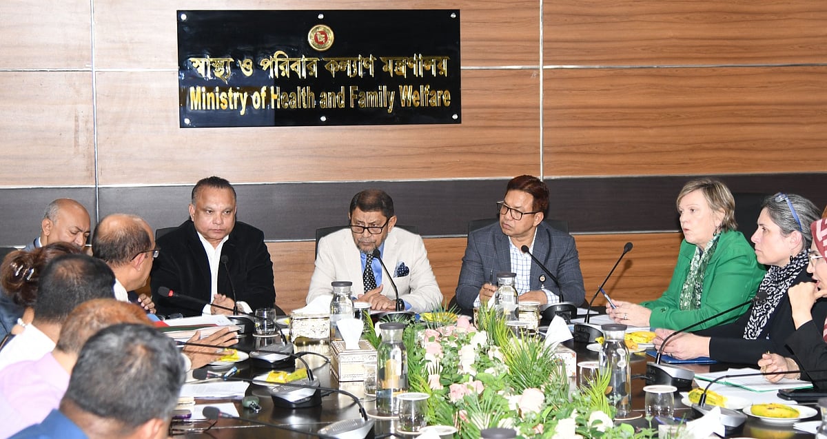 Health and Family Welfare Minister Sardar Md. Sakhawat Hossain briefed the journalists at Bangladesh Secretariat on 1 April. 