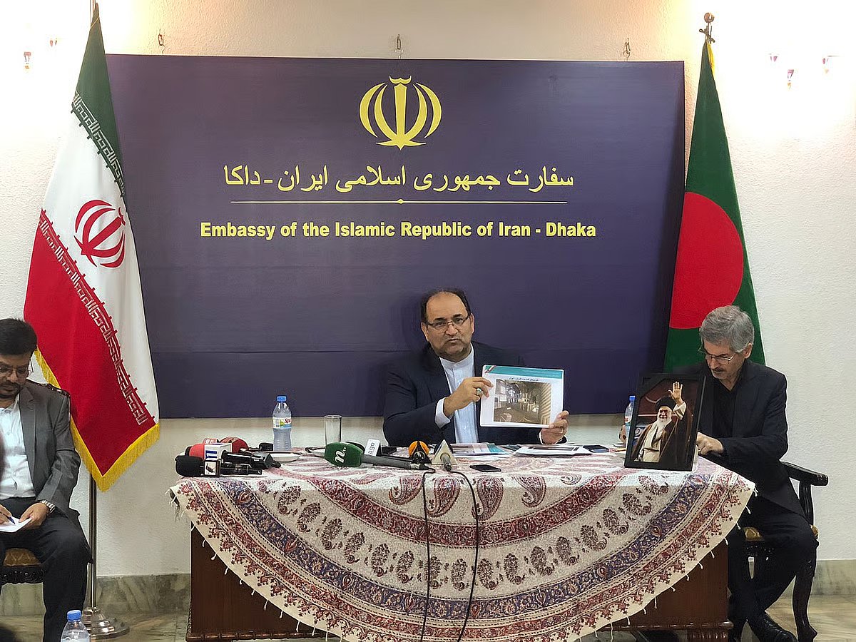  Jalil Rahimi Jahanabadi, Iran’s ambassador to Dhaka, speaks at a press conference held at the Iranian Embassy in Dhaka on 1 April