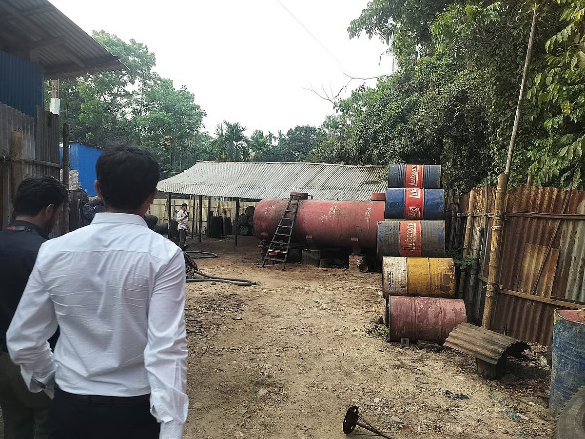 25,000 litres of fuel oil was illegally stored at this depot at CDA residential area in Salimpur, Sitakunda, Chattogram. District administration seized the oil in a drive on Monday