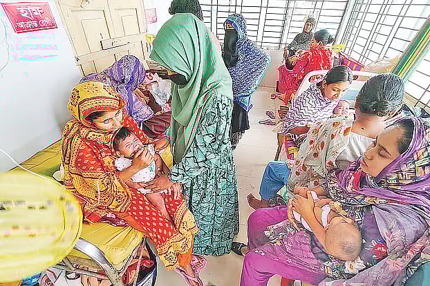 Some children with measles are having to undergo nebulisation at the 250-bed Pabna General Hospital. In the last 24 hours, six children with measles have been admitted to this hospital. With this, the total number of hospitalised children with measles there has reached 25. Tuesday, 31 March 2026