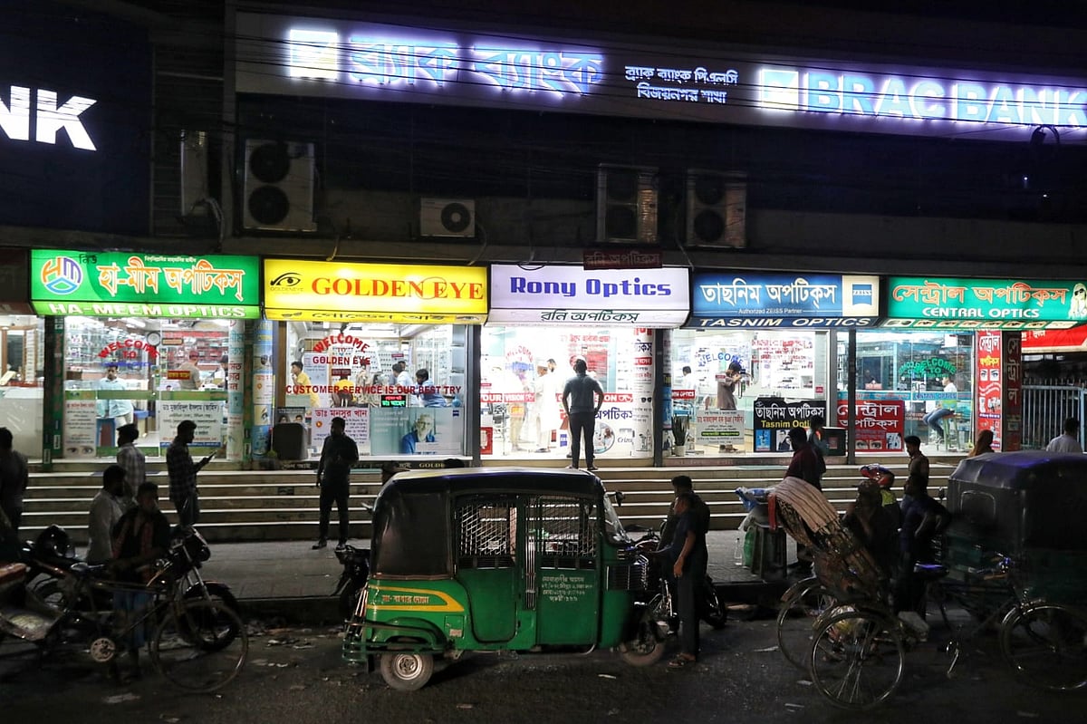 Even after 7pm, shops can still be seen open in various parts of the capital, including the Bijoynagar area.
