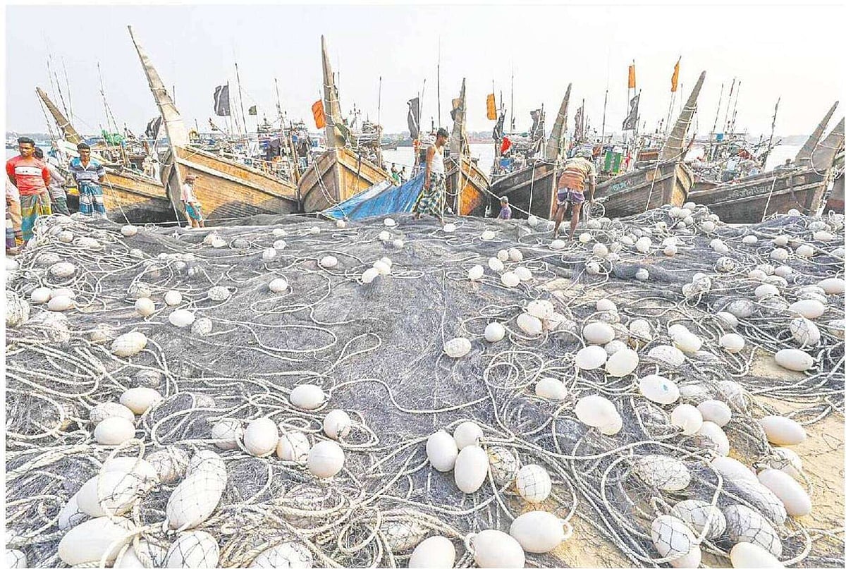 Due to the fuel crisis, fishermen are unable to go to sea regularly for fishing. Most of the time, they are spending idle hours along the sea and riverbanks. The photo was taken in the Firingibazar area of Chattogram city on 3 April 2026.
