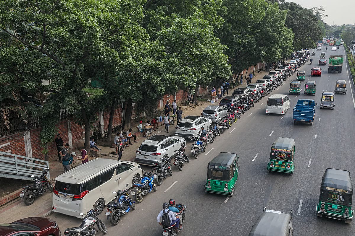 Long queues of cars and motorcycles in a filling station at Airport Road, Tejgaon, on 7 April