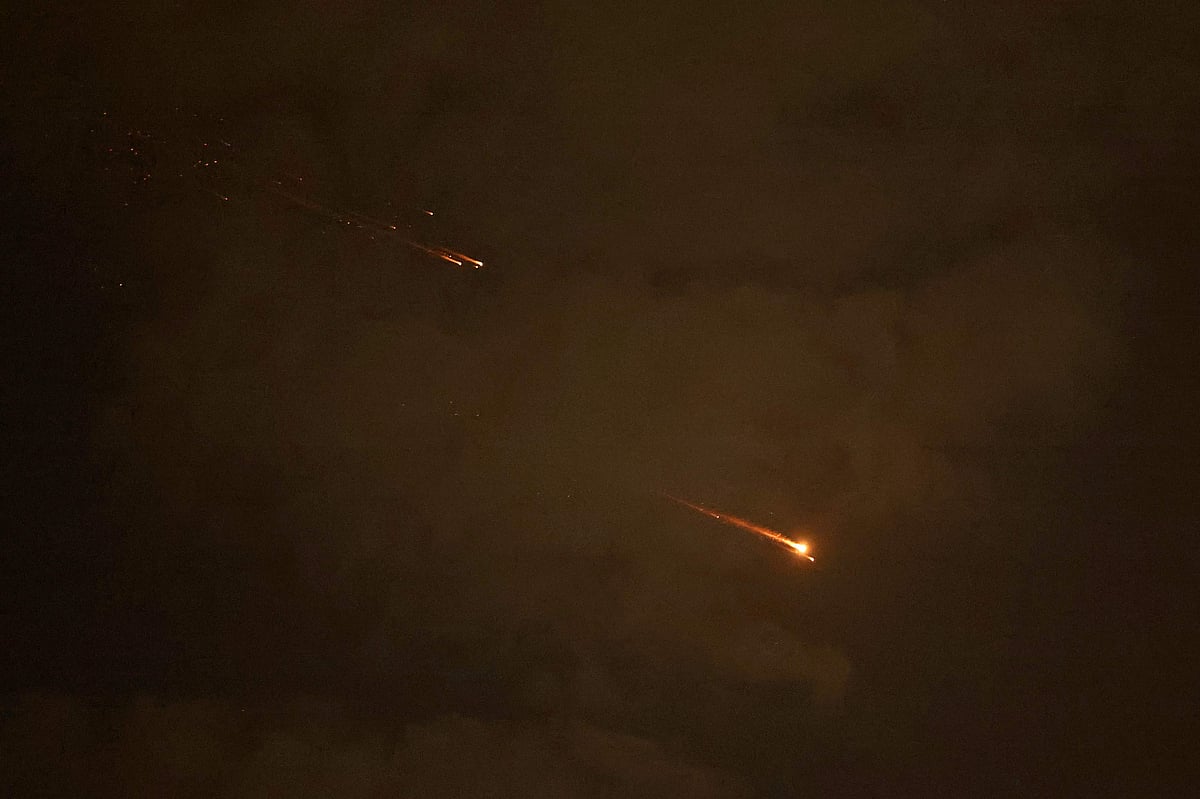 Rocket trails are seen in the sky above the Israeli coastal city of Netanya amid a fresh barrage of Iranian missile attacks on 6 April, 2026. 
