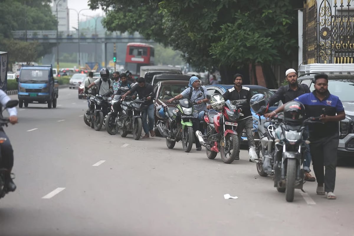 Long queues of motorcycles wait for fuel in front of a filling station in Bijoy Sarani area of Dhaka on 9 April 2026.