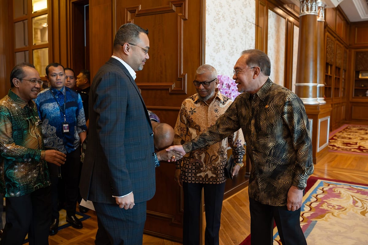 Ariful Haque Choudhury, MP, minister of expatriates’ welfare and overseas employment, Government of Bangladesh called on Dato Seri Anwar Ibrahim, the prime minister of Malaysia at his office on 9 April 2026.