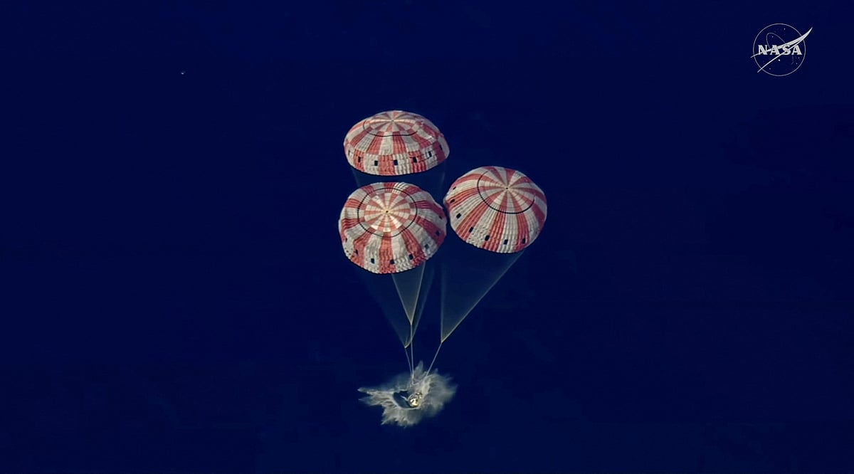 The Artemis II crew capsule splashes down in the Pacific Ocean in this screengrab from a livestream video after the Artemis II crew's flyby of the Moon on 10 April 2026. 