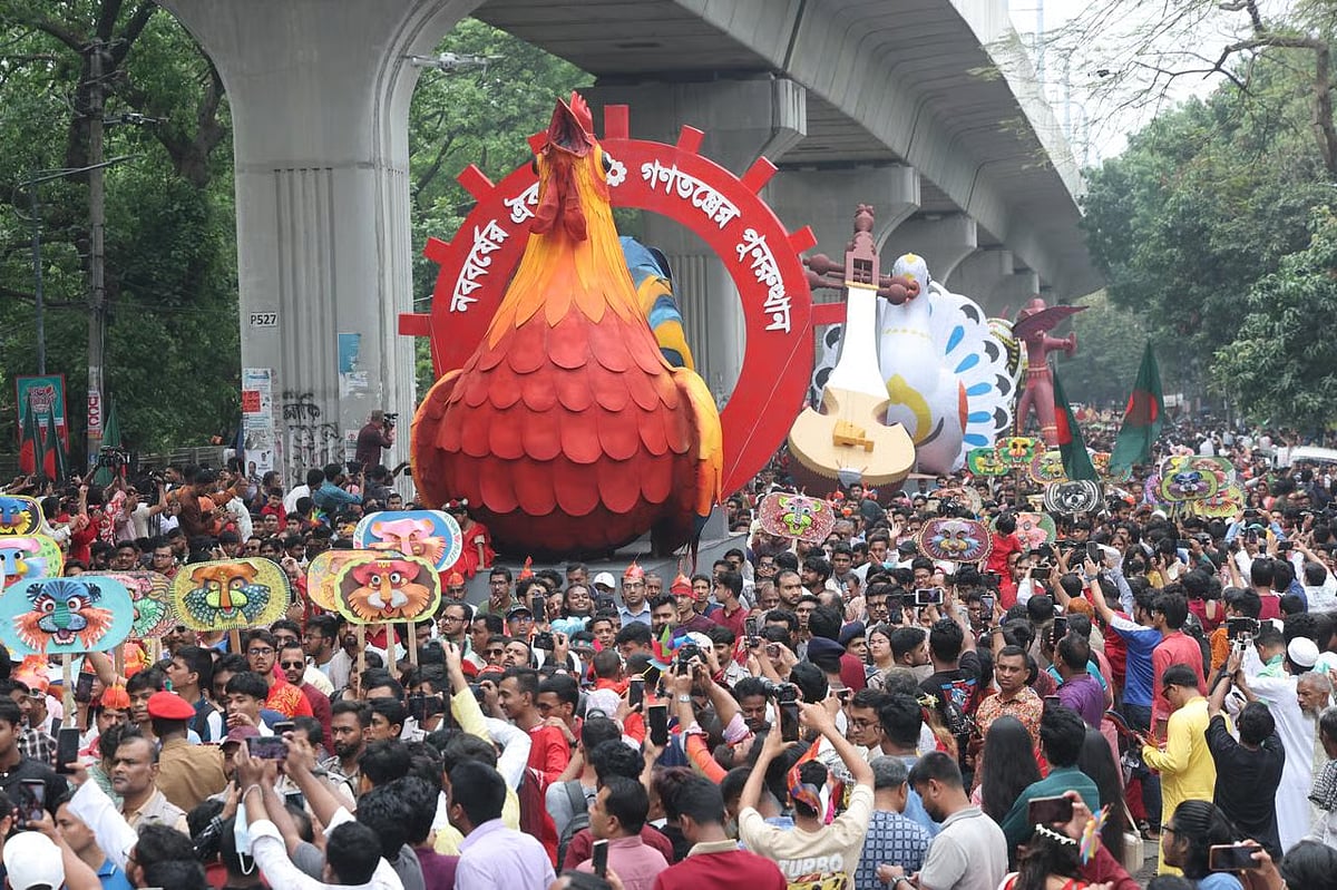 Participants from all walks of life, including Dhaka University teachers and students, joined the procession that came out from in front of the Faculty of Fine Arts.