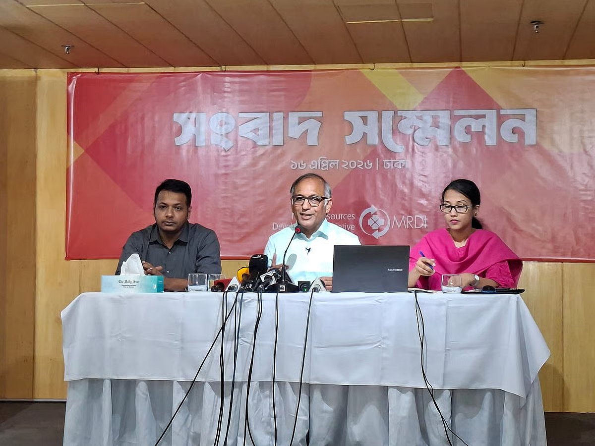 MRDI executive director, Hasibur Rahman speaks at a press conference organised by the organisation at The Daily Star Centre in the capital on 16 April 2026.