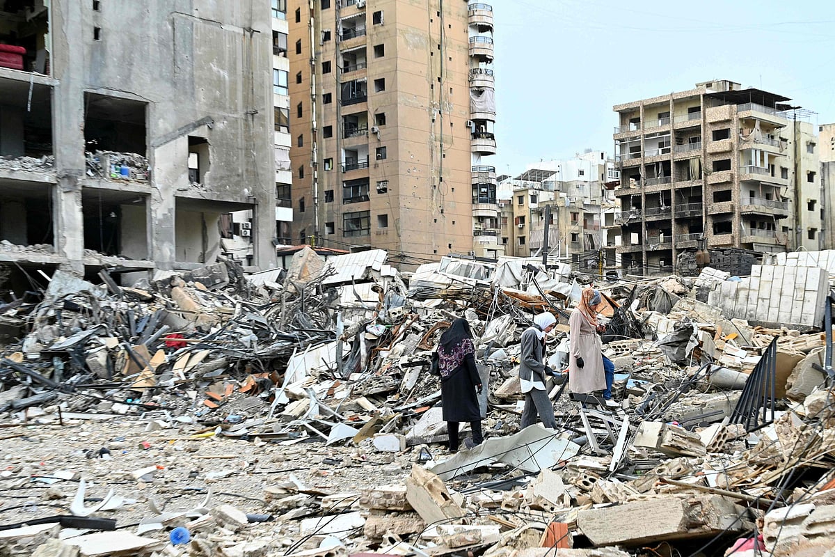 Lebanese women check destruction as they return to their neighbourhood in Beirut’s southern suburbs after a 10-day ceasefire with Israel came into effect on 17 April 2026