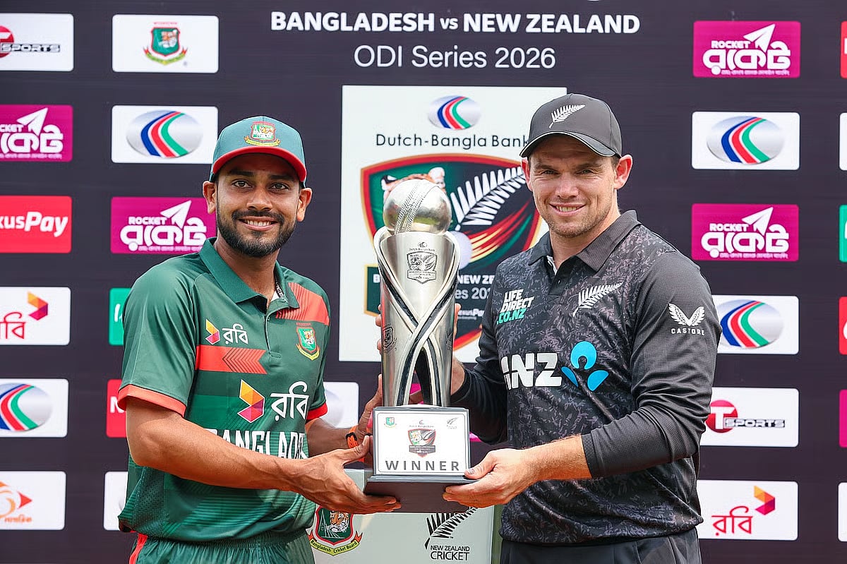 Bangladesh and New Zealand captains with the ODI series trophy.