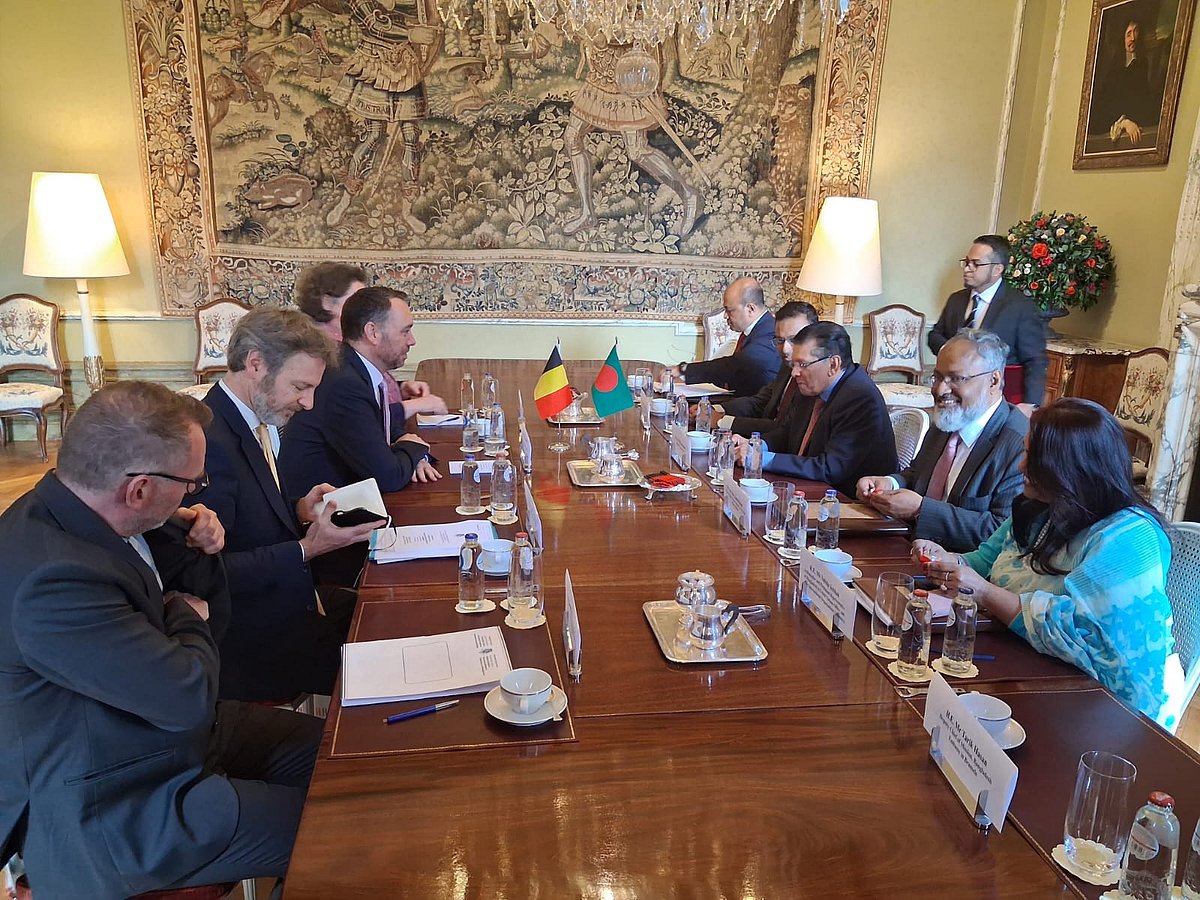 Foreign Minister Khalilur Rahman has met with Deputy Prime Minister and Foreign Minister of Belgium, Maxime Prévot, in Brussels today, Monday.